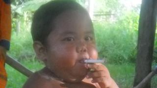 Así luce hoy el bebé que fumaba 40 cigarros al día