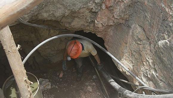 Faltan 12 metros para encontrar los cuatro cuerpos de los mineros en Acarí