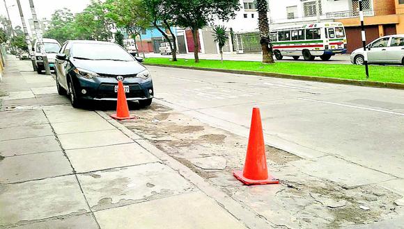 Usan conos para adueñarse de espacios en el Cercado de Lima 