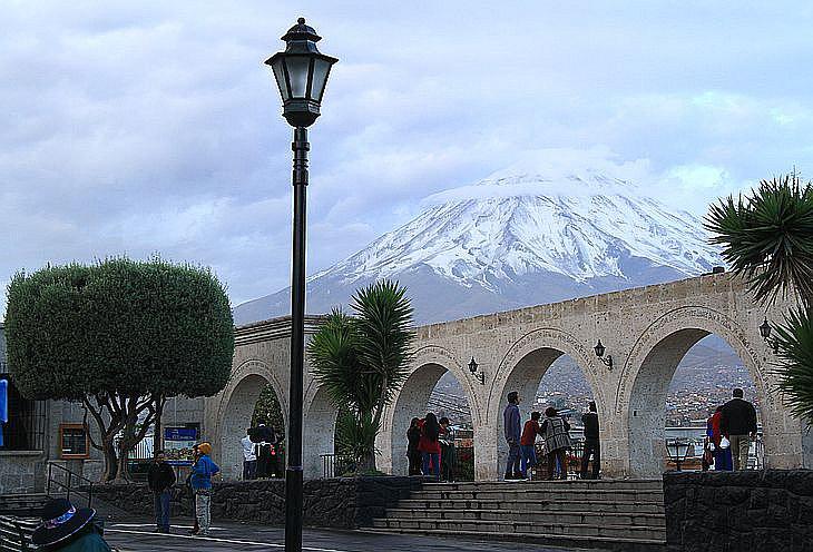 Ceremonia del Inti Raymi en el Mirador de Yanahuara en Arequipa
