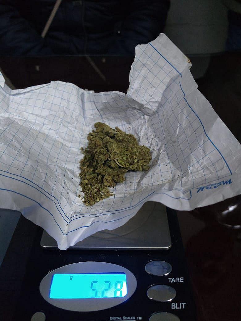 Adolescente retenido por tener gramos de alcaloide de cocaína y marihuana