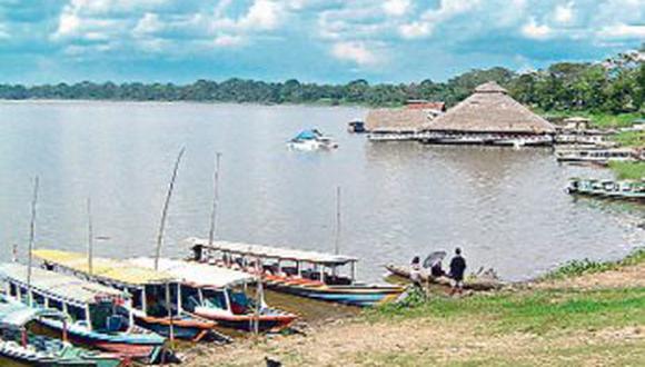 Procesión en la laguna Yarinacocha por San Juan PERU CORREO