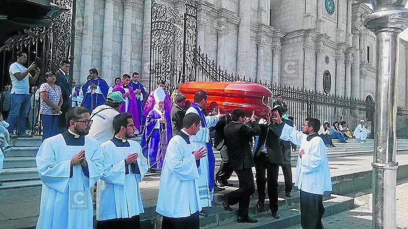 Falleció el padre que no pensó en volver a España en sus 40 años de servicio