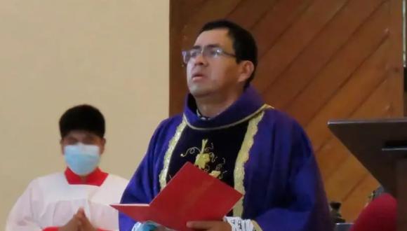 Monseñor Juan Asqui Pilco es párroco del templo Santa Catalina en la región de Moquegua.
