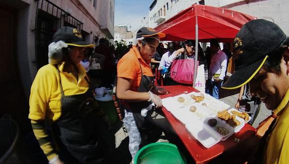 Población de Arequipa colaboró con pollada para hospital Goyeneche