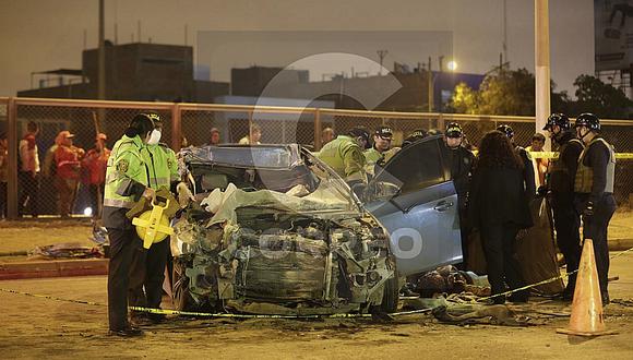 Hombre pierde la vida al chocar su auto contra un tráiler en el Callao (FOTOS)
