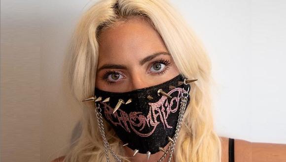 Lady Gaga envía contundente mensaje: ¡Sé tú mismo, pero usa una máscara!