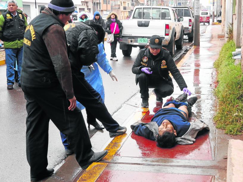 Juliaca: Encuentran a un hombre muerto con cortes en la pierna