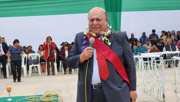 Luis Torres asistió en Tarata a la juramentación del alcalde de dicha provincia. (Foto: Difusión)