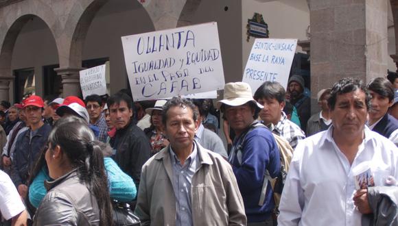 En Cusco continúa huelga indefinida de trabajadores administrativos 