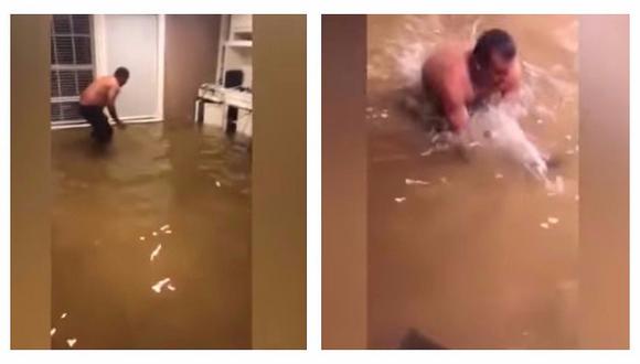 Huracán Harvey: hombre protagoniza tediosa captura de un pez en su casa inundada (VIDEO)