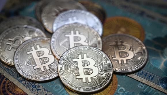 El bitcoin continúa lejos de su máximo histórico de casi 65.000 dólares en abril. (Foto; Ozan KOSE / AFP)