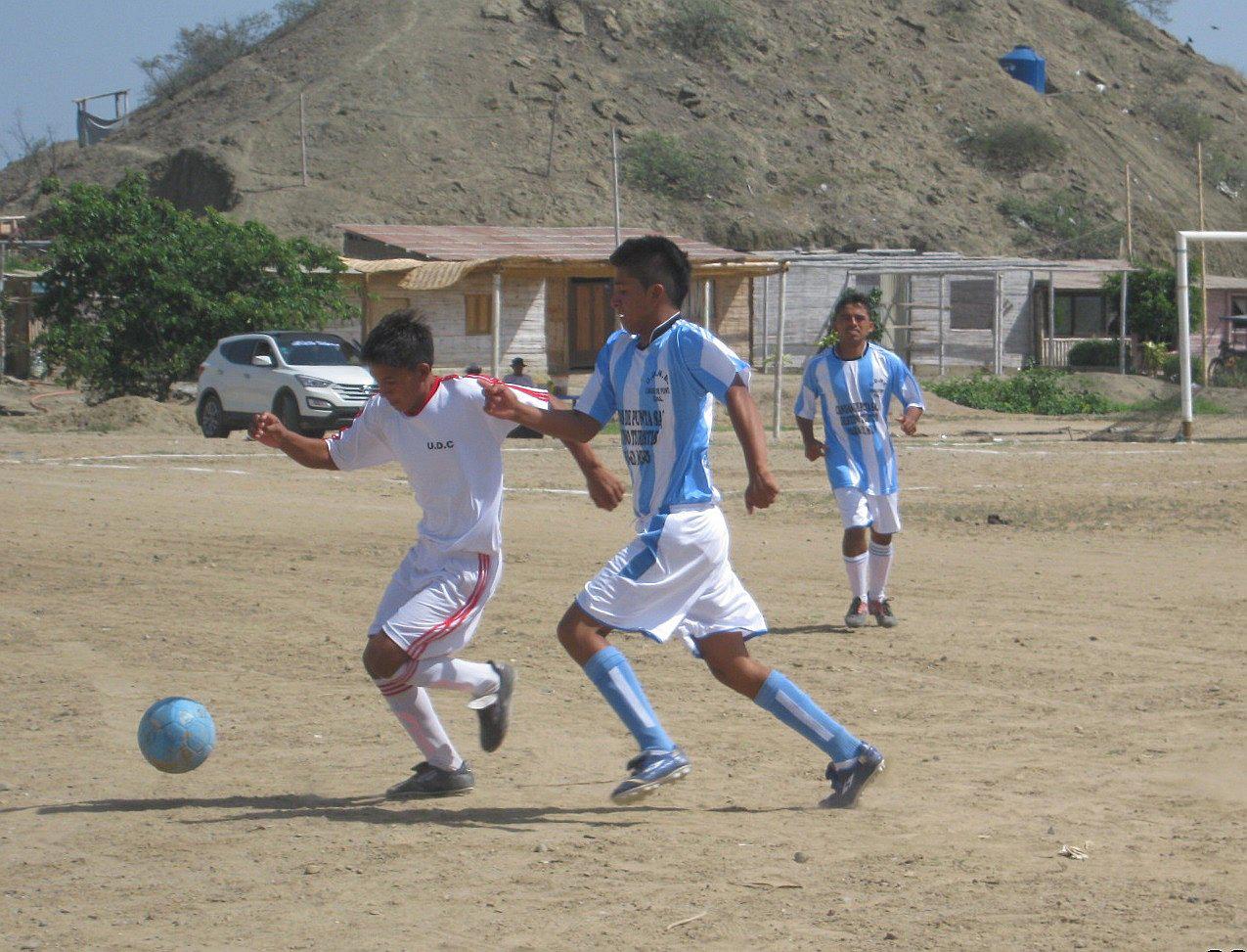 Tumbes: Nueva Esperanza choca con Soto en el balompié  de Canoas de Punta Sal