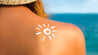¿Año nuevo en la playa? 4 consejos para protegerte de los rayos UV  