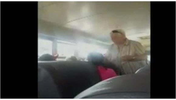 YouTube: conductora de bus discrimina a escolar por no hablar inglés (VIDEO)