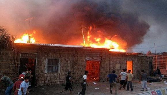 Se registra incendio en un asentamiento humano en Puente Piedra (VIDEO)