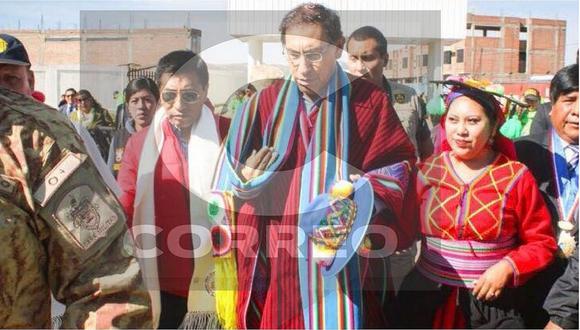 Presidente Martín Vizcarra posa junto a polémico congresista Moisés Mamani en Puno (FOTOS)