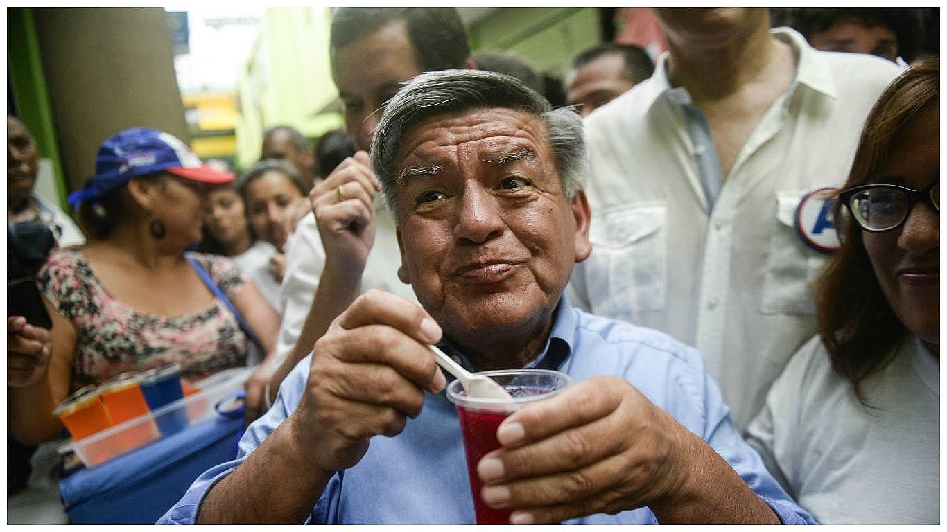 ​César Acuña: archivan denuncia por plagio de tesis presentada en Universidad Complutense