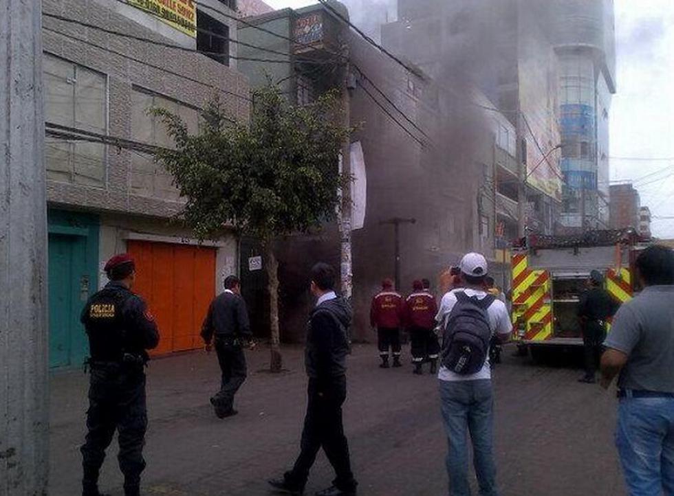Incendio consume tienda en Gamarra