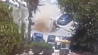 Israel: enorme socavón se traga varios autos estacionados en Jerusalén