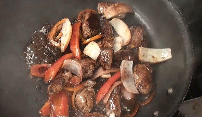 ​Rico y facilito: Lomo Saltado en solo cinco pasos (VIDEO)