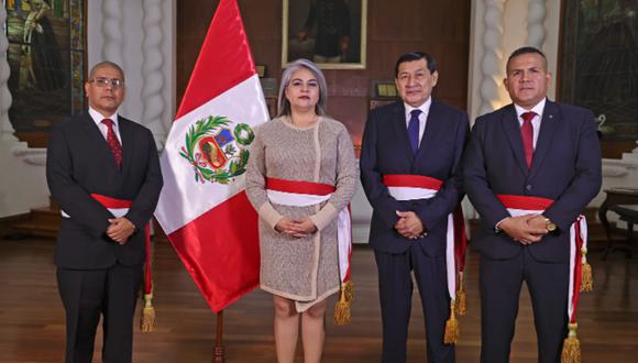 Los cuatros nuevos ministros juraron este domingo en Palacio de Gobierno. Foto: Presidencia