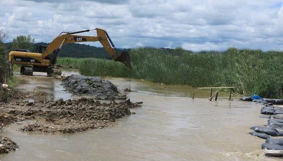 Piura: Primer tramo de descolmatación del río Piura en un 60% de avance