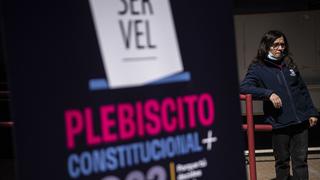 Abren centros de votación para plebiscito sobre nueva Constitución en Chile