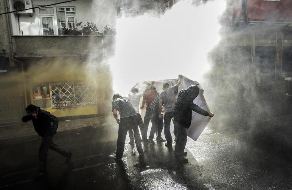 Turquía: Pobladores se enfrentan a la policía tras muerte de 301 mineros (FOTOS)