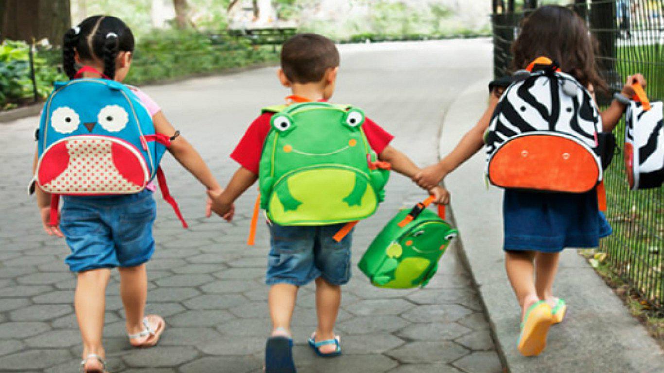 Uso inadecuado de mochila en niños puede ocasionar lesión en la columna 
