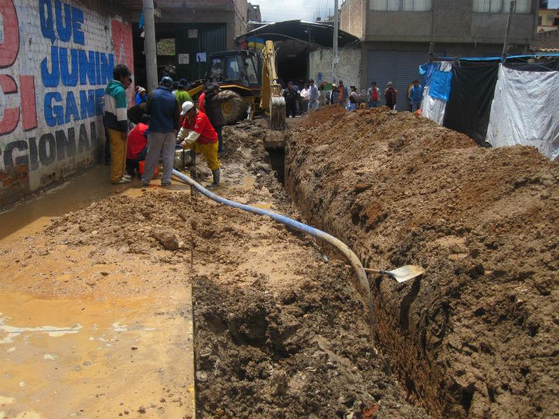 Chimbote: Inundación en avenida Aviación afecta tránsito vehicular