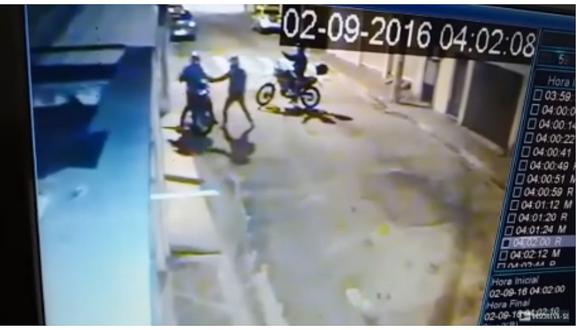 YouTube: delincuente ataca a policía y muere cuando quería huir (VIDEO)