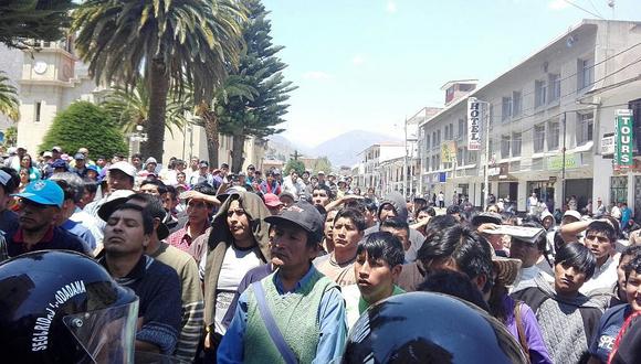 Tarma: Mototaxistas acatan huelga y  protestan contra alcalde 