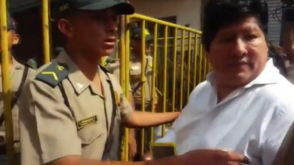 Edwin Oviedo intentó participar en Ángelus del Papa Francisco pero la Policía no lo dejó ingresar (VIDEO)