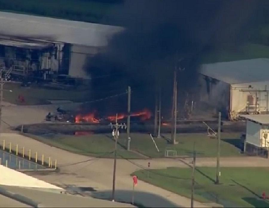 Huracán Harvey: Incendio tras explosiones en planta química (VIDEO y FOTOS)