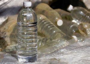 EEUU: Venden agua sucia a mil dólares la botella