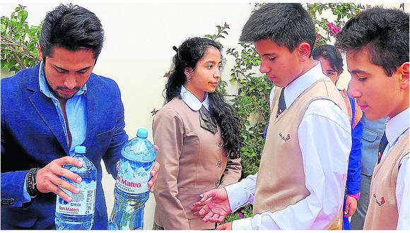 ​Escolares reúnen agua para los damnificados por huaicos 
