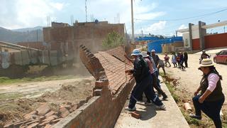 Vecinos tumban pared con la que cercaron terreno destinado para parque en Huancayo