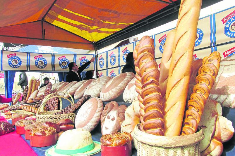 Turistas degustan pan de anís y artesanal en Concepción 