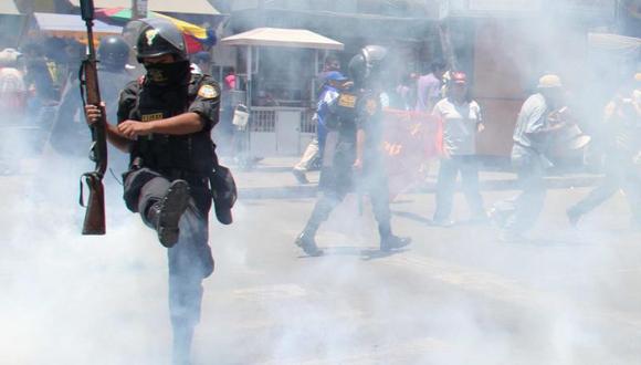 Soldados bolivianos disparan gas lacrimógeno en territorio peruano