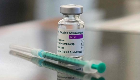 El responsable de la EMA también consideró que la vacuna de una dosis de Johnson & Johnson presentaba “menos problemas que AstraZeneca”, aunque precisó que había sido mucho menos distribuida. (AFP / THOMAS KIENZLE)