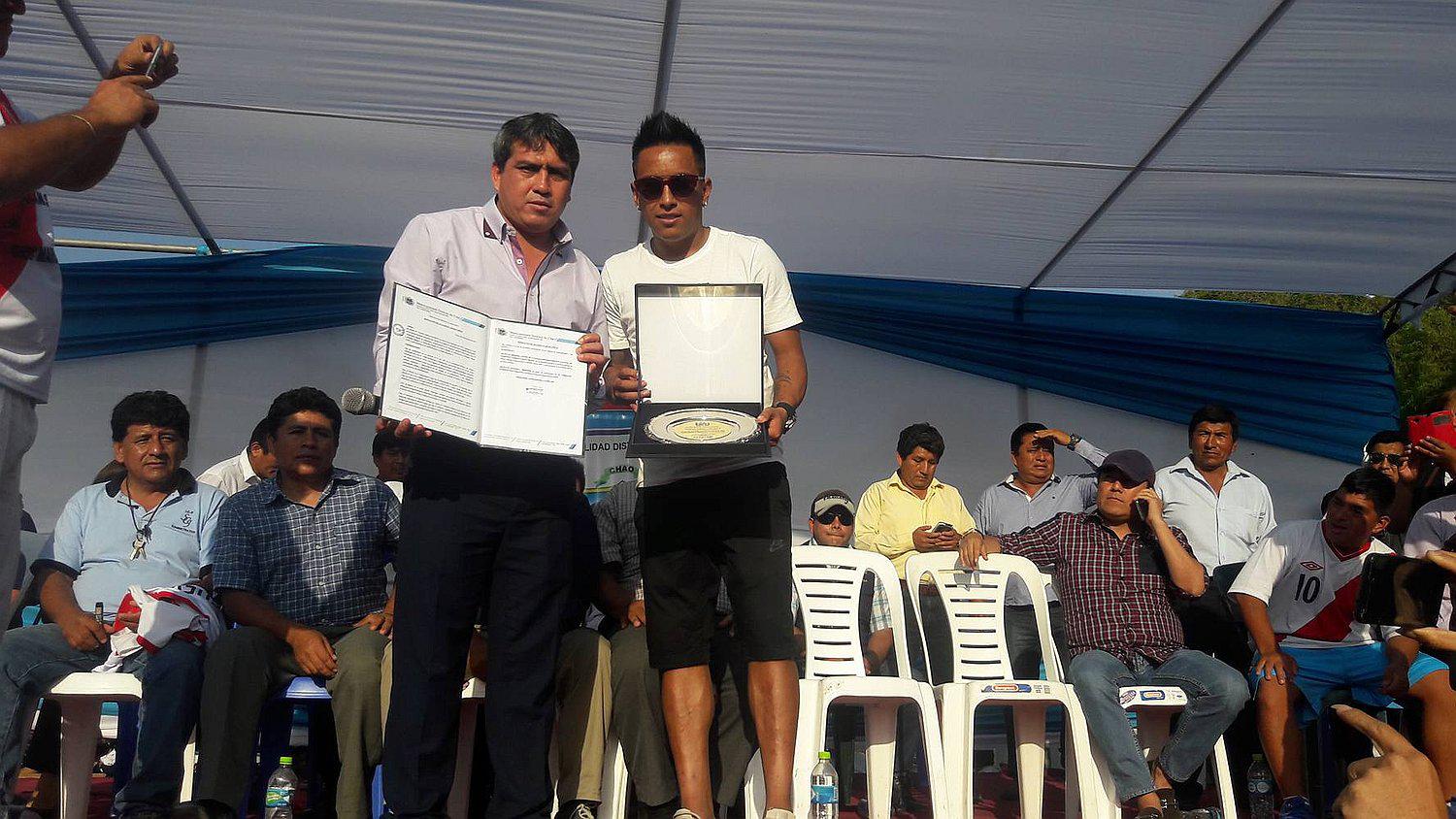 Christian Cueva: Polideportivo llevará su nombre en Chao (VIDEO)