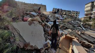 Un fuerte sismo sacude el oeste de Turquía: varios edificios se derrumban (FOTOS y VIDEOS)