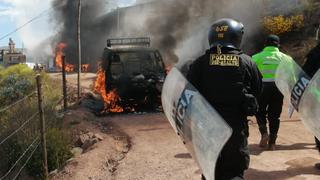 Cusco: casas y vehículos incendiados, pobladores y policías heridos deja batalla campal por terrenos (FOTOS)