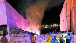 Incendio arrasó con vivienda de anciano en distrito de Miraflores