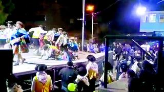 Huancayo: en pleno zapateo de danzantes de huaylarsh escenario se desploma (VIDEO)