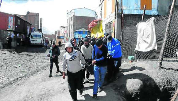 Puno: Vecinos de La Rinconada socorren a joven herido