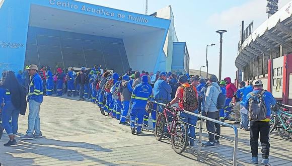 Municipio de Trujillo tendría que transferir unos 2 millones de soles para evitar que continúen las protestas. Trabajadores impagos no brindaron el servicio el último martes.