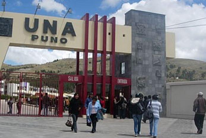 Puno: director de minas dicta clases en horario de oficina