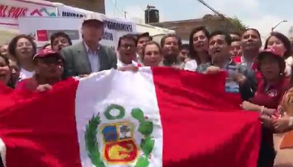 Ministros Carlos Basombrío y Fiorella Molinelli se unieron para alentar a Perú (VIDEO)